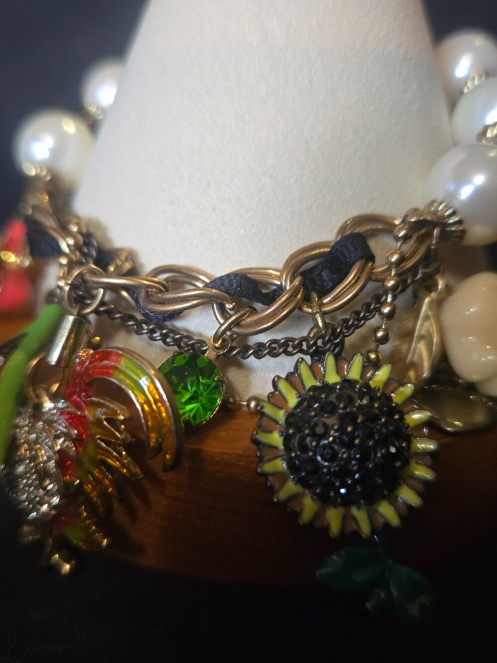 Betsey Johnson Faux Pearl Rooster Charm Bracelet – NWOT - Picture 4 of 8
